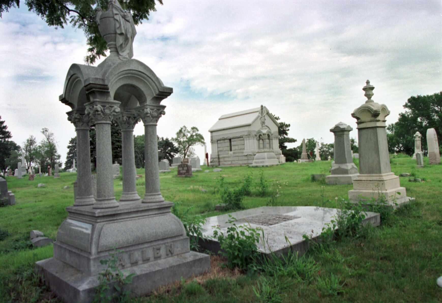 JS/GRAVE.46123